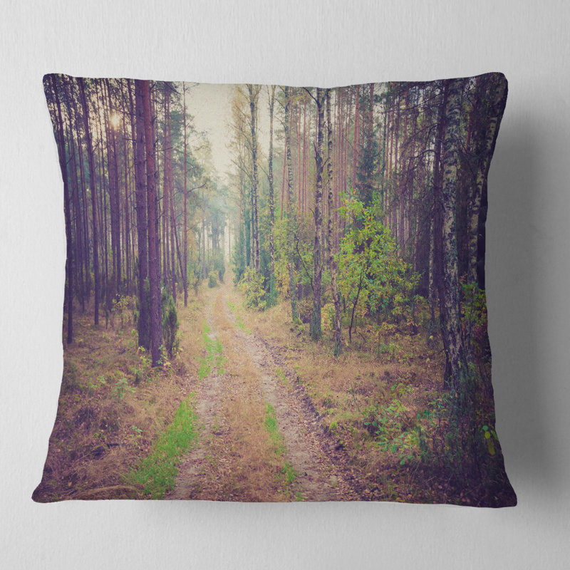 Chemin droit dans une forêt épaisse - Coussin imprimé forêt, 16 po x 1 po, Coussin décoratif