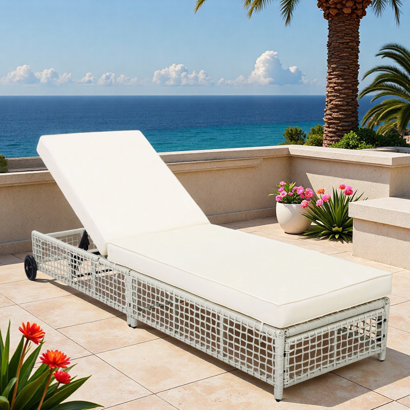 Chaise longue d'extérieur avec dossier à 5 positions, structure en rotin renforcé, repose-pieds réglables et roues mobiles