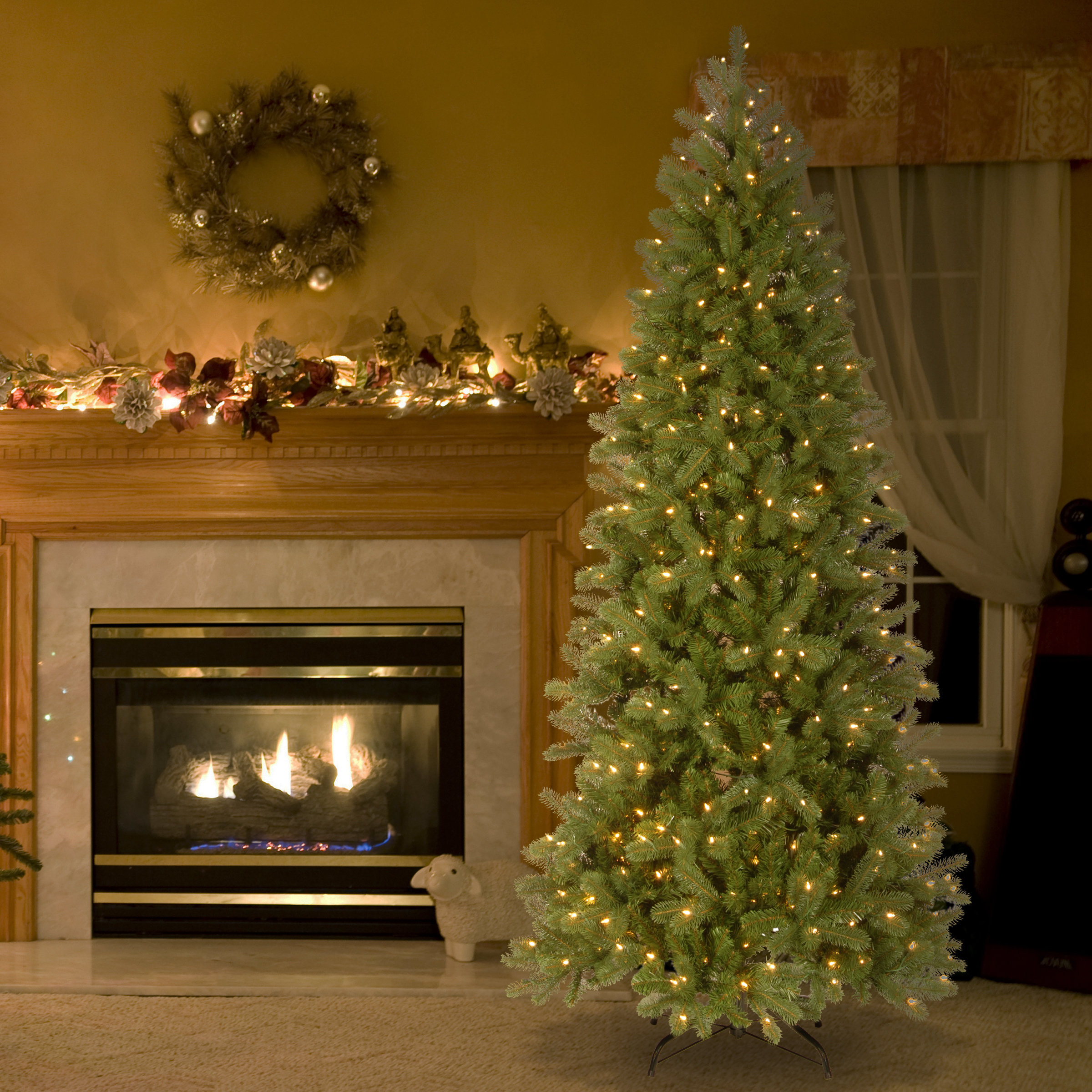 National Tree Co. Künstlicher Weihnachtsbaum mit 400 LED-Leuchten und  Ständer Poly