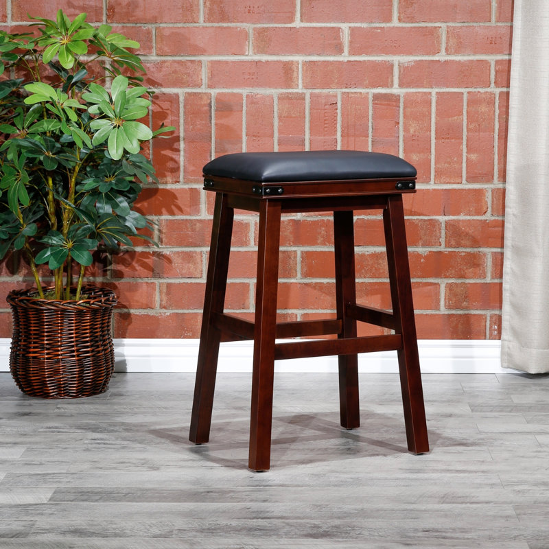 Tabouret confortable en cuir avec une fabrication robuste et une conception pratique pour divers environnements