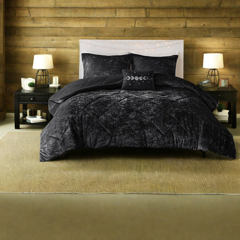 Luxurious Velvet Bedding Sets, Polyester Comforter For Modern Bedrooms