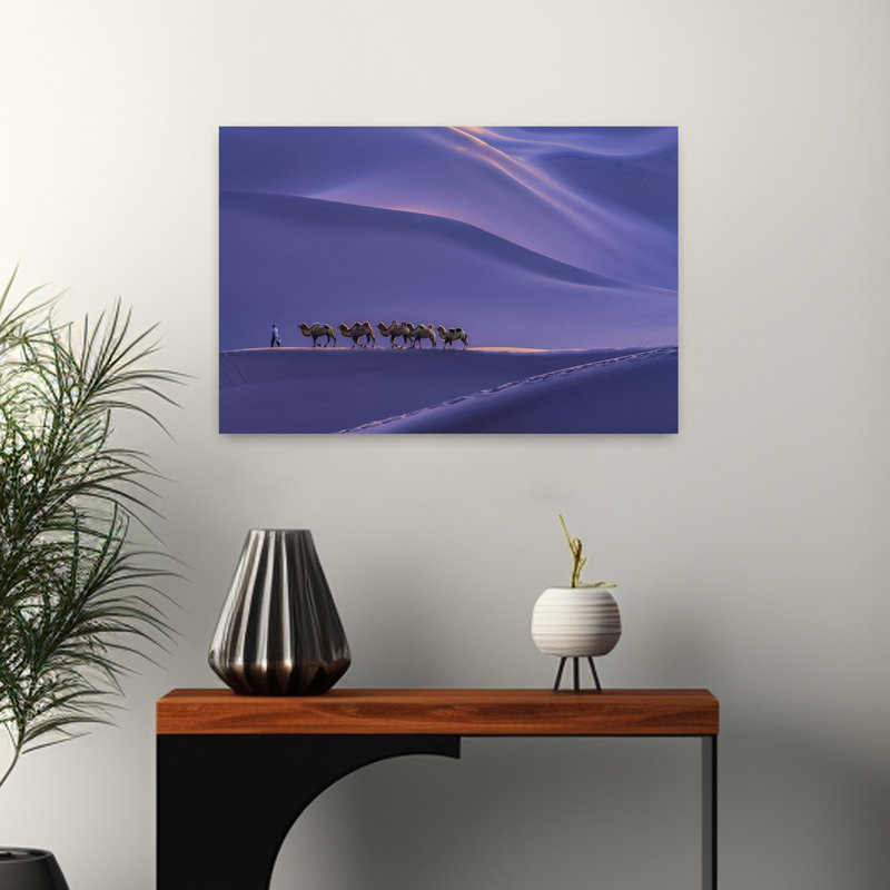 «Mauve Desert Caravan Peaceful Serene Tranquil Violet Landscape Nature», reproduction d'art murale, H 16 po x l 24 po