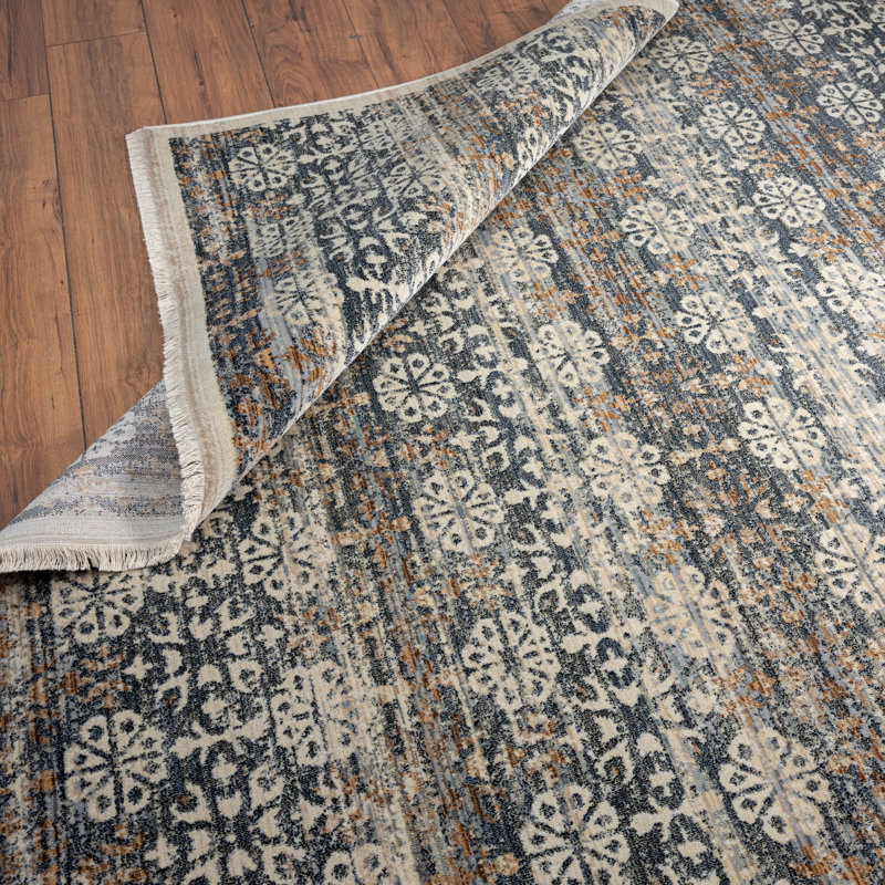 Mirabelle Floral Area Rug in Grey, Rectangle 2' x 3'