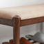 Banc rembourré en bois massif noyer-473370164