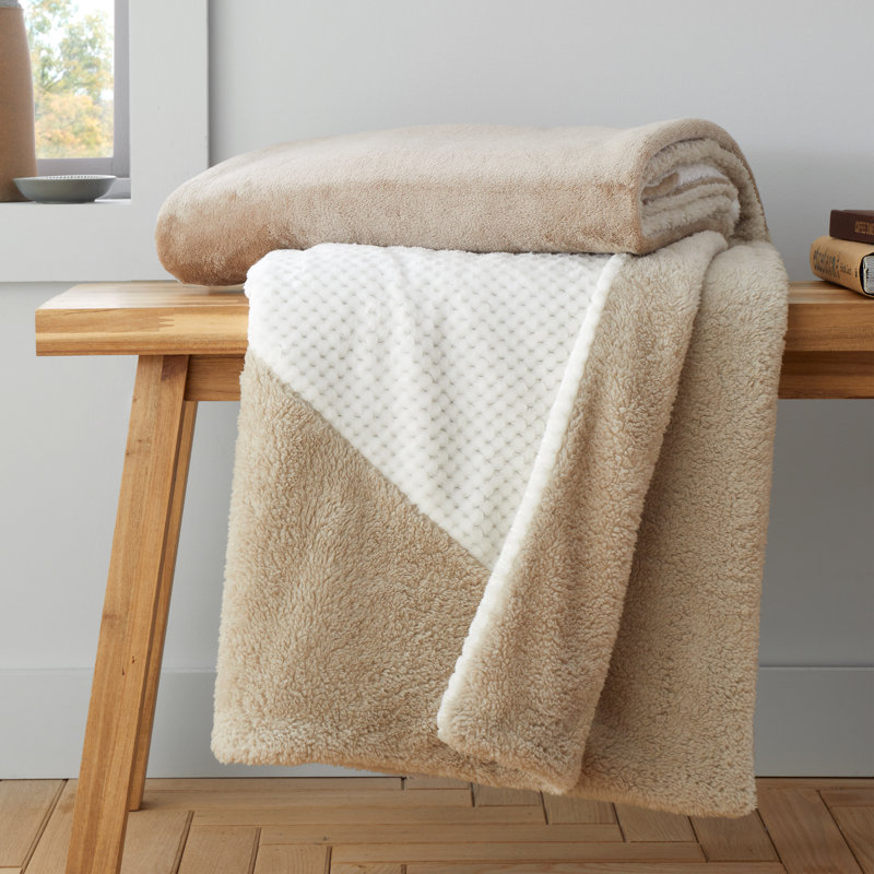 Cosy Larsson Geo Fleece Blanket Throw, Natural