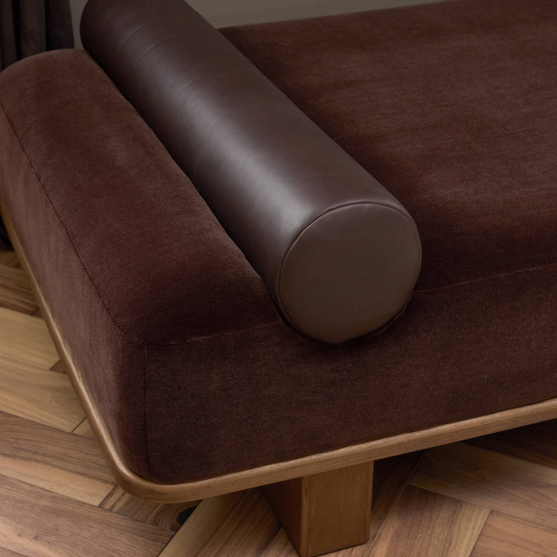 Teia Chaise, Monte Chocolate