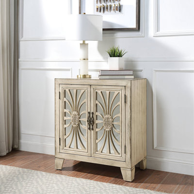 Console à miroir blanche antique pour un vestibule élégant dans le décor du salon