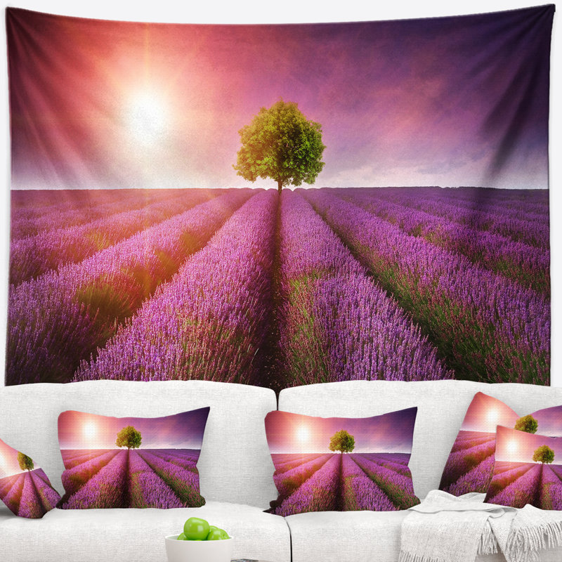 Motif floral mauve sur fond de champ de lavande, H 78 po x l 92 po