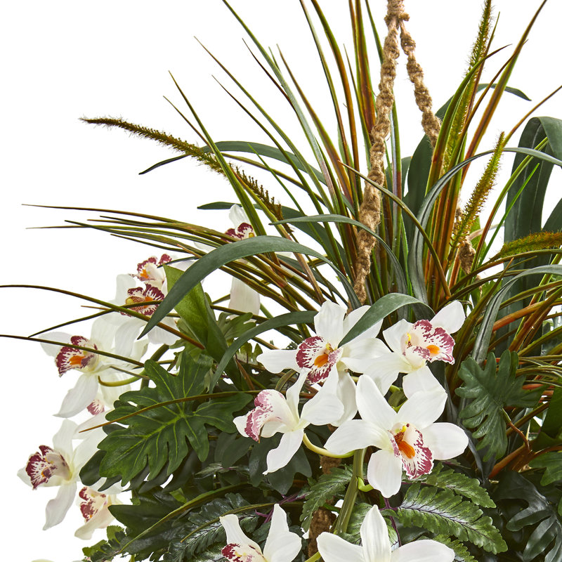 Plante de fleur artificielle en pot à fleurs