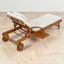 Ensemble de 2 chaises longues d'extérieur, dossier et repose-pieds réglables, bois massif, accoudoirs courbés, patio contemporain près de la piscine-197014676