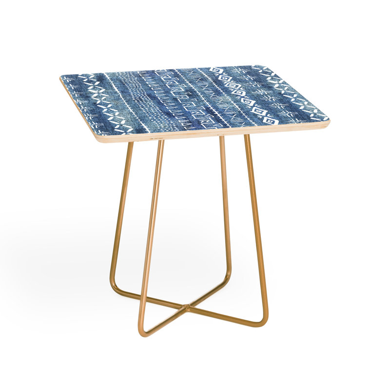 table de bout à pieds croisés