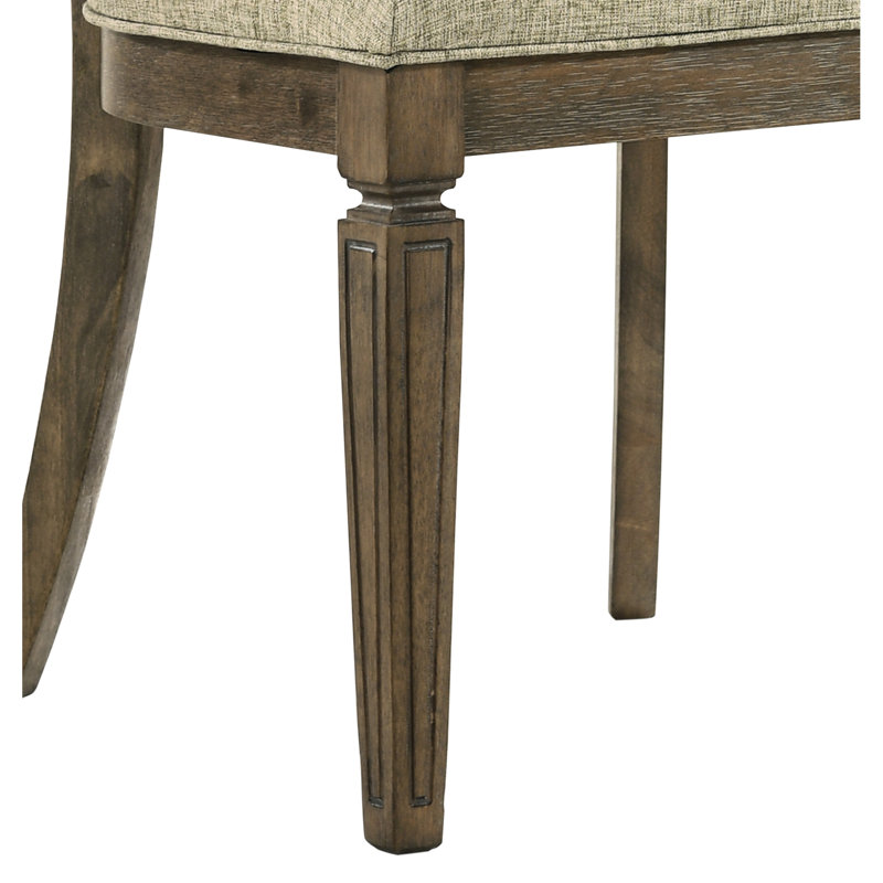 Chaise d'appoint en tissu brun et chêne vieilli 2 unités. Épaisseur du coussin de 2 po avec densité de mousse D22. Structure en bois massif pour la durabilité. Style polyvalent classique. Dossier et pieds cannelés antiques charmants. P 19 po