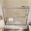 Porte de douche coulissante encadrée en noir mat avec verre transparent-121661055
