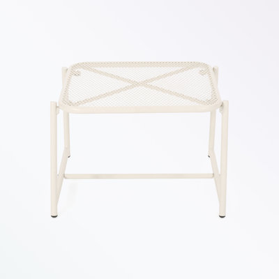 Table basse avec cadre en fer et plateau en filet