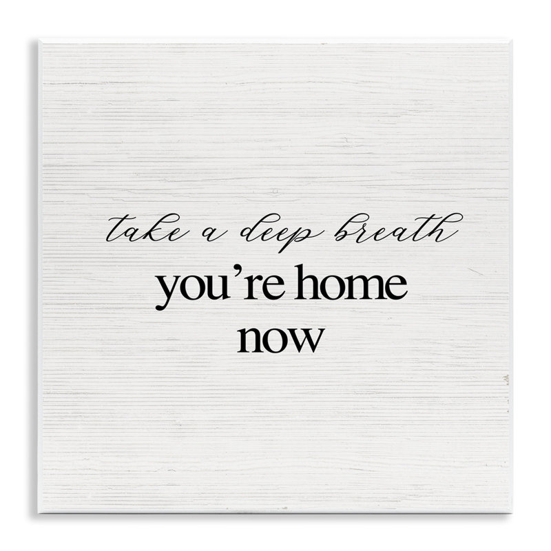 Art mural Home Home, phrase minimale par Daphne Polselli