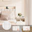 Cadre de grand lit beige avec bande à DEL, rangement caché et lumières de port de charge, douille, revêtement en velours