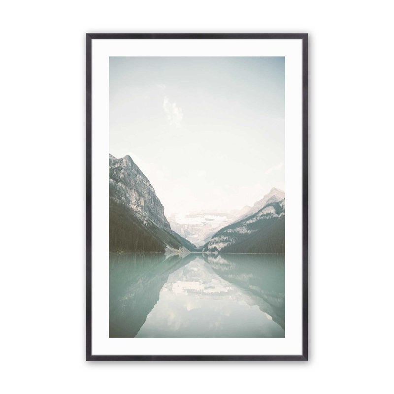 Impression de reflets calmes, Cadre en zinc patiné, H 21,25 po x l 17,25 po x P 1,25 po