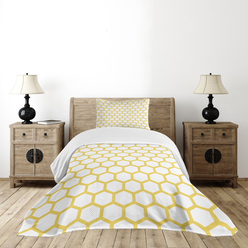 Yellow and White Hexagonal Twin Quilted Bedspread Set