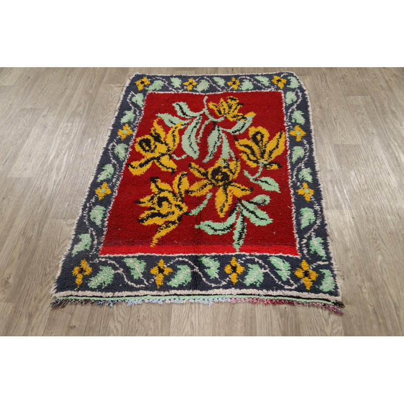 Tapis décoratif en laine de conception unique 3 pi 4 po x 4 pi 6 po noué à la main des années 1970 en rouge/noir/vert