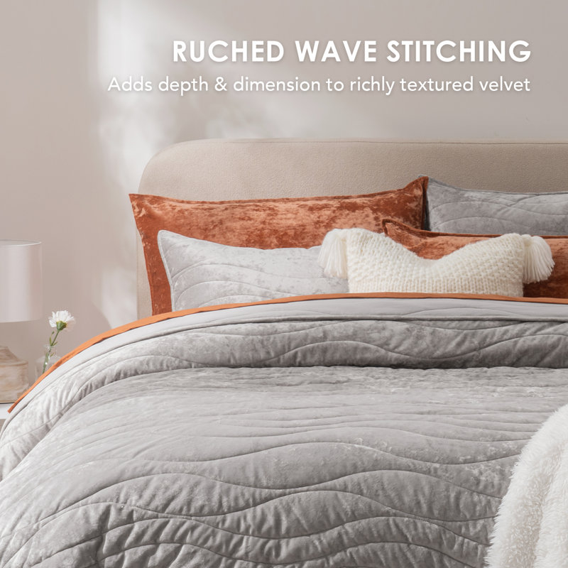 Ensemble de courtepointe Wave, Gris argenté, Courtepointe pour grand lit + 2 taies décoratives