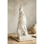 Grande figurine de lapin assis en magnésium avec finition blanche antique et base piédestal élégante, parfaite pour un décor rétro