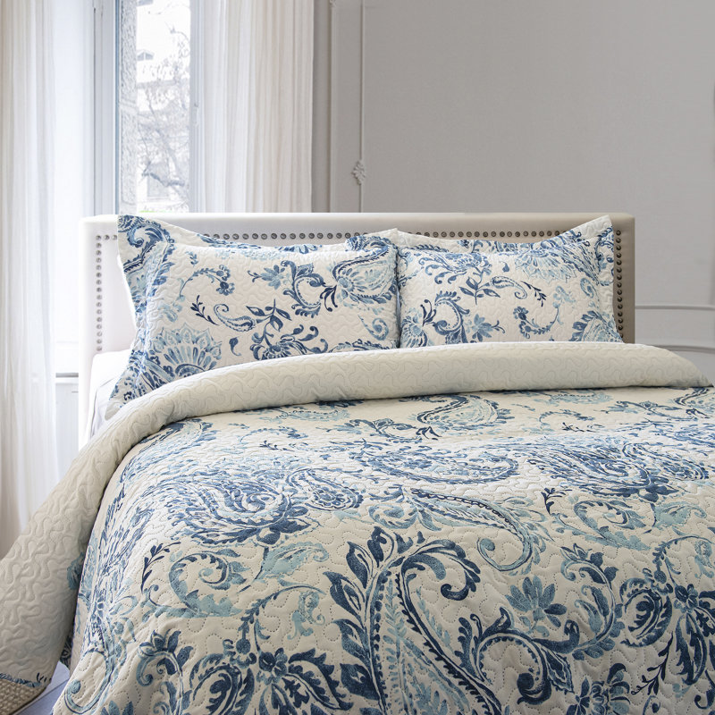 Polyester Standard Paisley Quilt, Full/Queen Quilt + 2 Shams