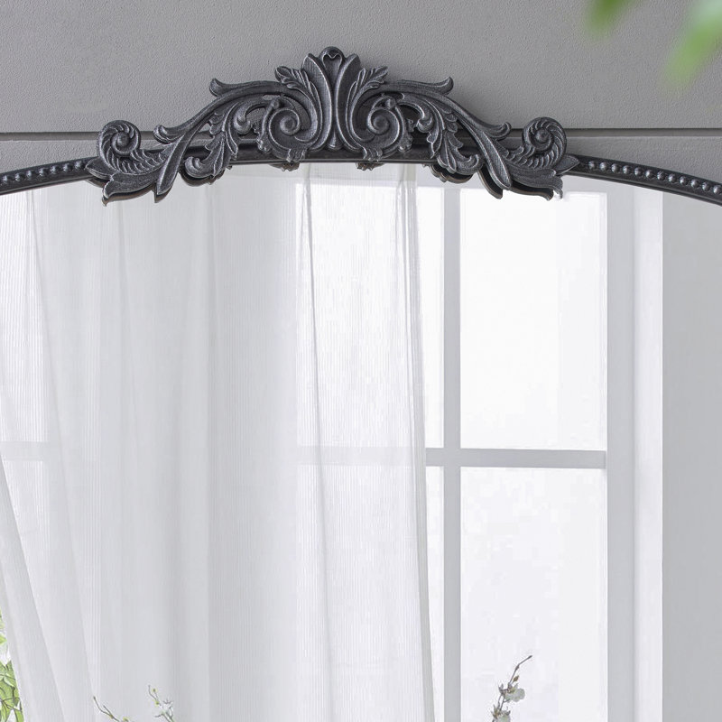 Miroir arqué avec détails baroques et verre de qualité supérieure