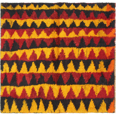 Tapis unique en laine noué à la main des années 1960 de 4 pi 6 po x 4 pi 8 po en rouge / orange / noir