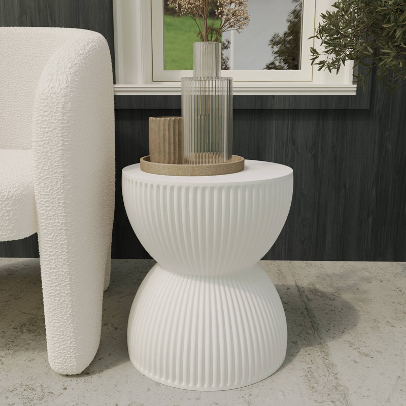 Table d'appoint ronde en fibre de verre Teryl 15 po avec sablier nervuré Teryl, Blanc
