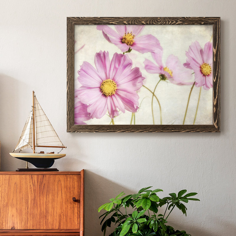 Pink Cosmos I - Toile tendue avec châssis rustique, Noyer, H 26 po x l 38 po x P 1,5 po