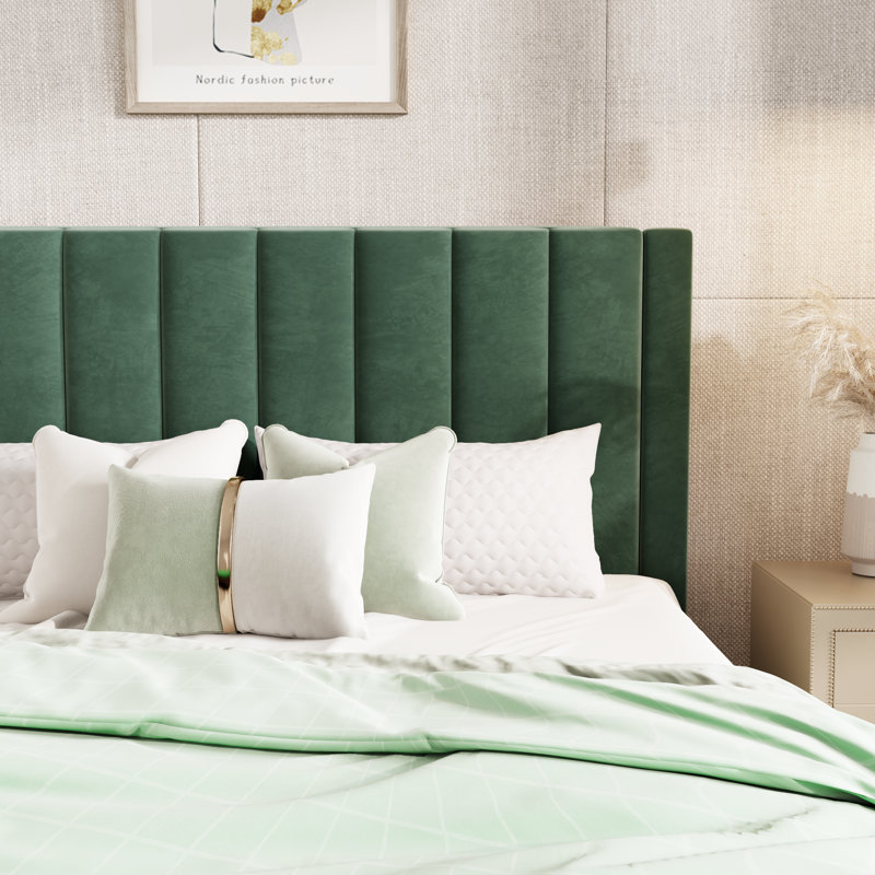 Lit plateforme tapissier avec velours et tête de lit rayée Stauton, Grand, Vert
