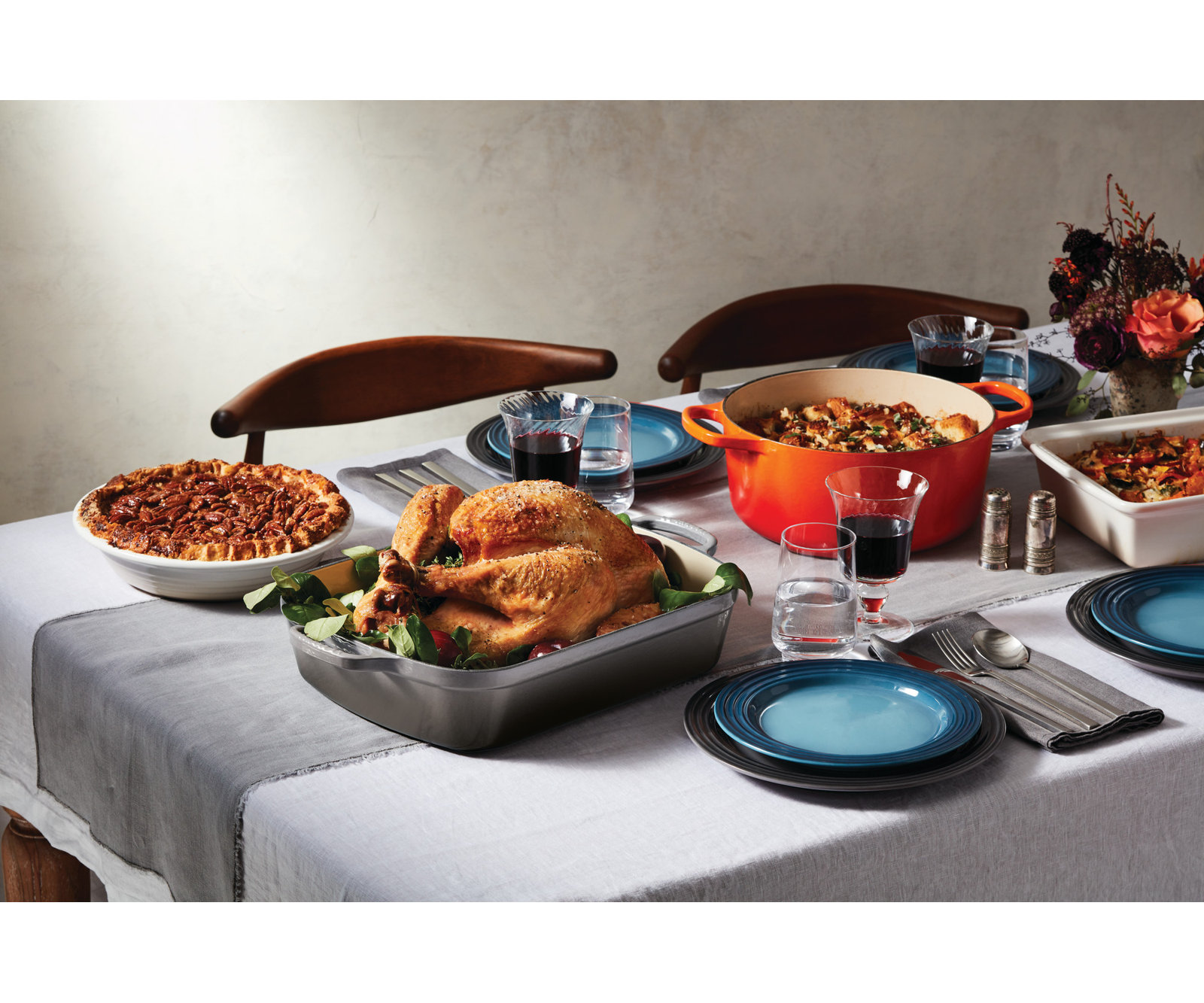 Le Creuset Signature Cast Iron Roaster, 5.25 qt., Oyster
