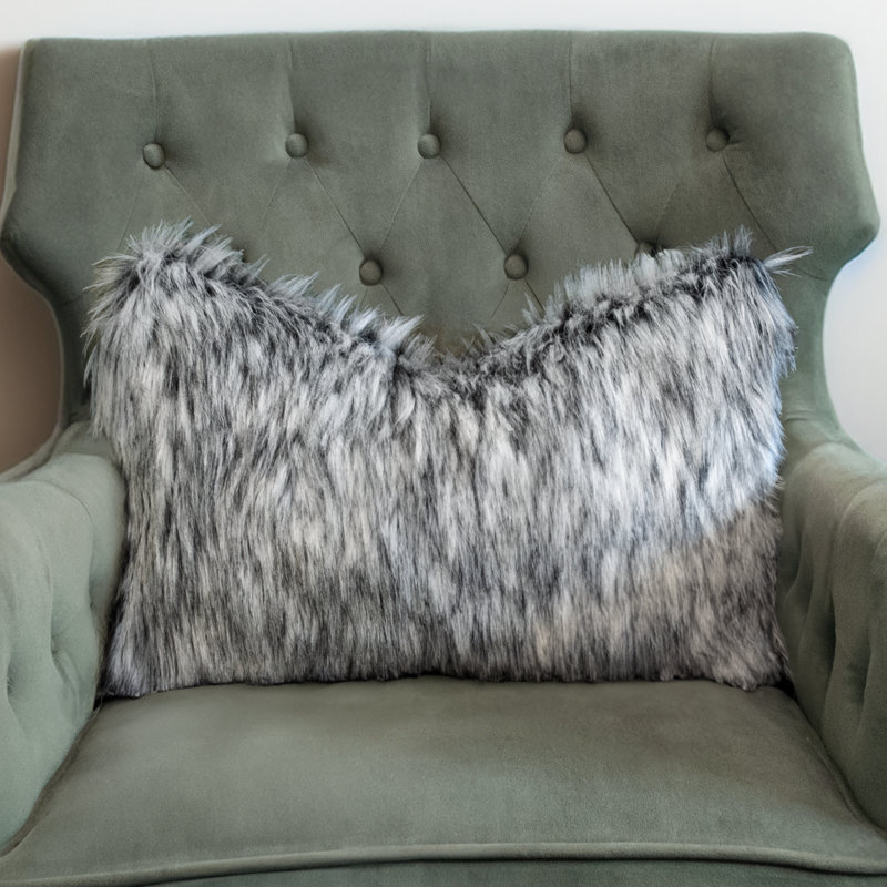 Ensemble de coussins décoratifs en fausse fourrure loup gris Thomas Collection®, Rectangle 12"H x 25"W