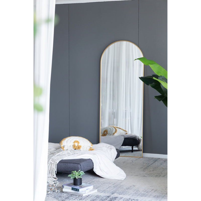 Élégant miroir de corps en arche pour une décoration intérieure élégante et une utilisation fonctionnelle