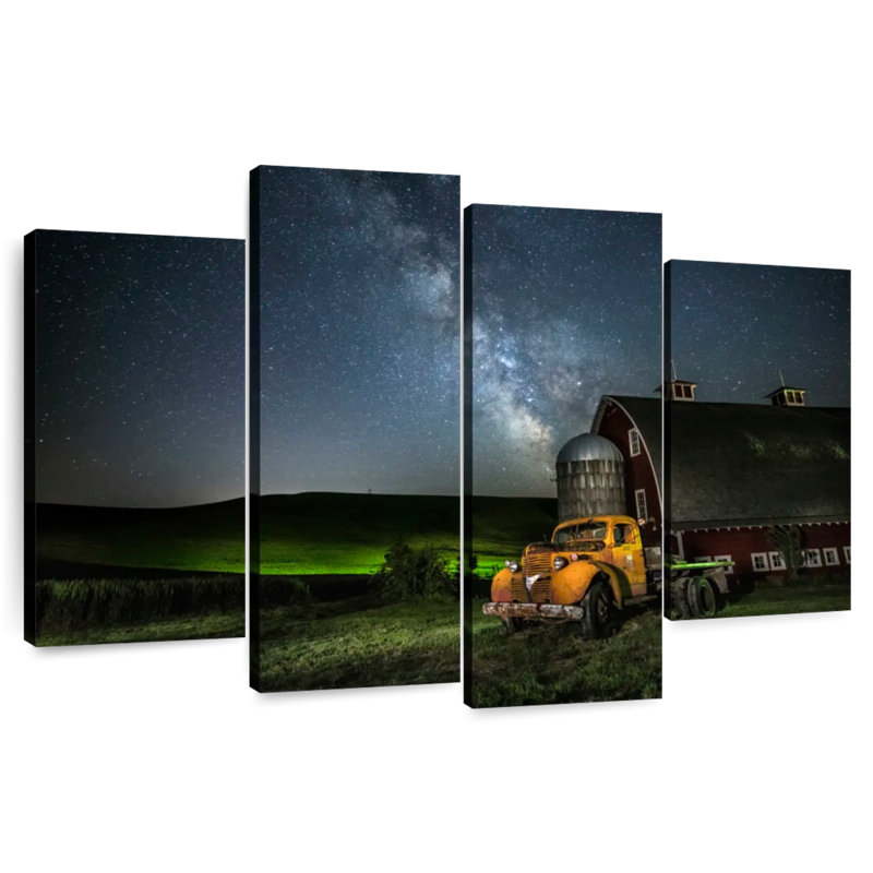 Lilie Red Barn and Tractor Under Milky Way Palouse, H 22 po x l 36 po