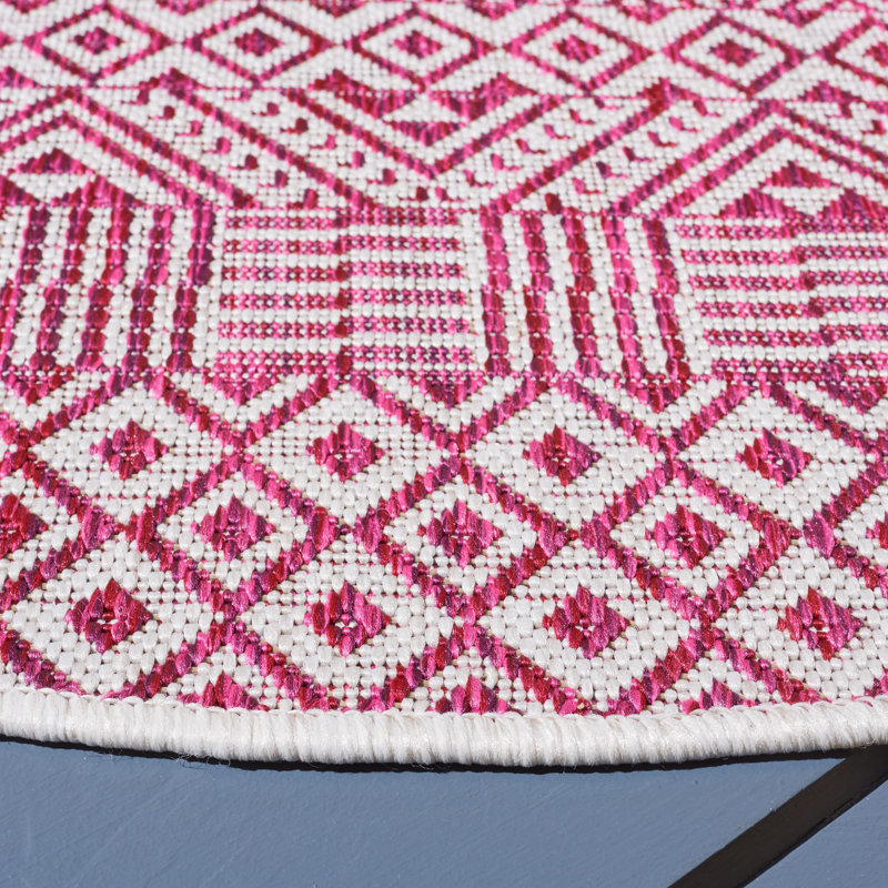 Tapis intérieur / extérieur rouge Messick, Rectangle 5 pi 3 po x 7 pi 7 po