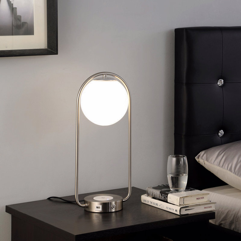 Amorina Metal USB Table Lamp