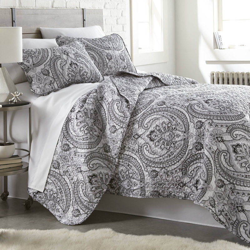 Pure Melody Oversized Light-weight Paisley Quilt Set with matching shams, King Quilt + 2 King Shams, Black