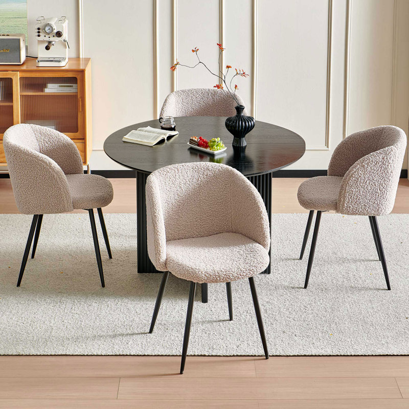 Ensemble de table de salle à manger noire pour chaises de cuisine cannelées rondes de 4 po et 43 po | Sherpa revêtu de tissu d'ameublement, fauteuils demi-tonneau, siège de style Mid-Century moderne, placage de bois et plateau de table en deux parties, base piédestal