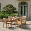 Ensemble bistro de patio Celia pour 4 personnes, style transitionnel, en bois d'acacia, avec fauteuils à accoudoirs tressés, coussins et table à lattes.