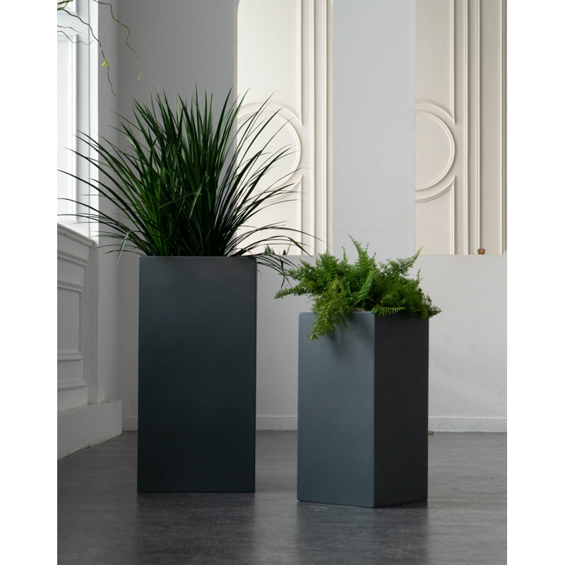 Pot à fleurs Eastvale FiberStone, H 23,5 po x l 11,75 po x p 11,75 po, Gris