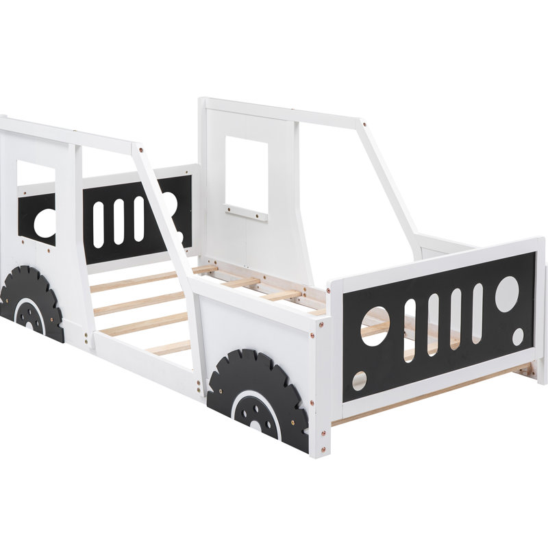 Lit simple blanc en forme de voiture avec roulettes - Construction en bois de pin et plateforme dans la chambre à coucher pour Pizzazz