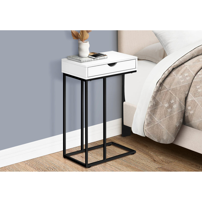 Table d'appoint avec fonction de rangement, extérieur en stratifié blanc et structure en métal noir pour les espaces de chambre à coucher
