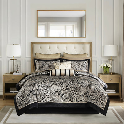 Édredon et drap-housse noir très grand 12 pièces. Comprend un édredon, des taies décoratives, des oreillers, une jupe de lit et des draps en coton. Charmant style cachemire, très grand. Draps inclus. Se compose d'une jupe. Apparence captivante
