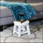 Escabeau en bois sculpté-1032038495