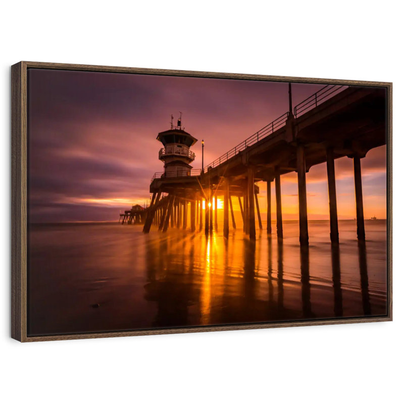Coucher de soleil à Huntington Beach Pier, Cadre flottant en noyer, 40 po x 27 po