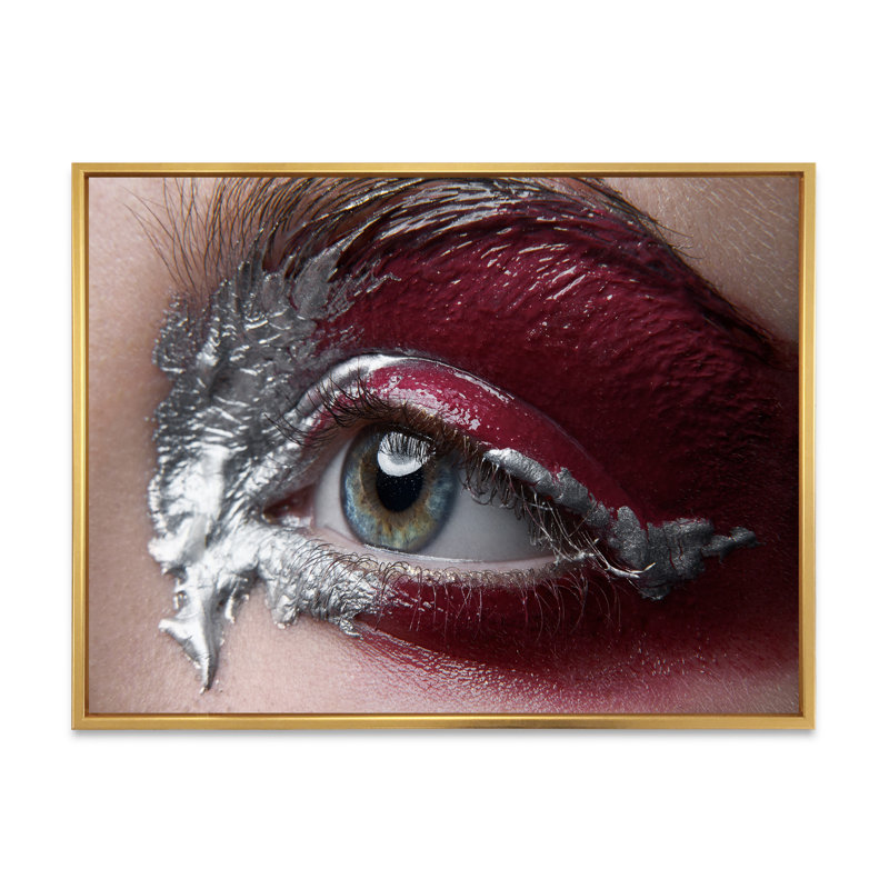 Retouchée - photographie sur toile, Toile encadrée d'or, H 16 po x l 32 po x p 1 po