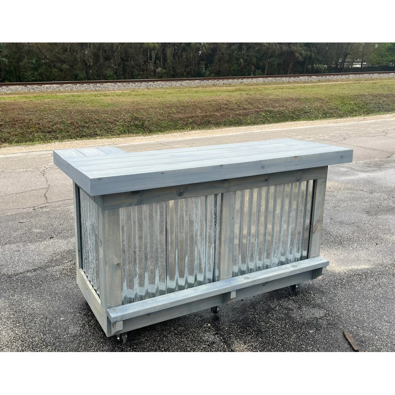 Chariot-bar d'extérieur rustique 5 x 3 avec structure en bois, panneaux en métal ondulé et roulettes