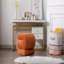 Repose-pieds en velours avec repose-pieds et tabouret de maquillage-574856256
