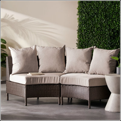 Canapé d'extérieur simple PT Limon avec structure en faux rotin et fer durable, coussins résistants à l'eau pour plus de confort et de style